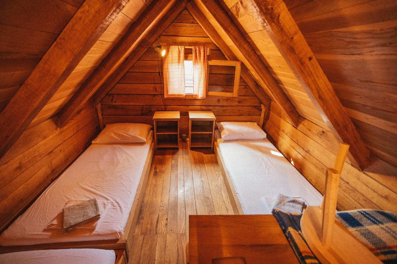 River Huts Zrmanja 오브로박 외부 사진