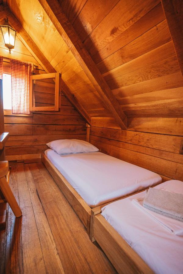 River Huts Zrmanja 오브로박 외부 사진