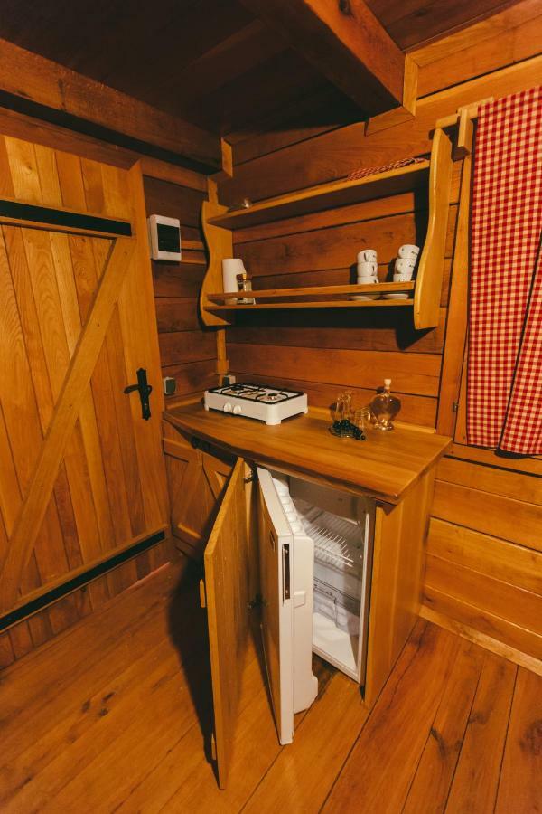 River Huts Zrmanja 오브로박 외부 사진