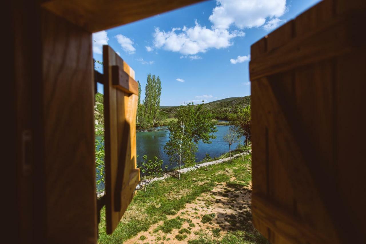 River Huts Zrmanja 오브로박 외부 사진